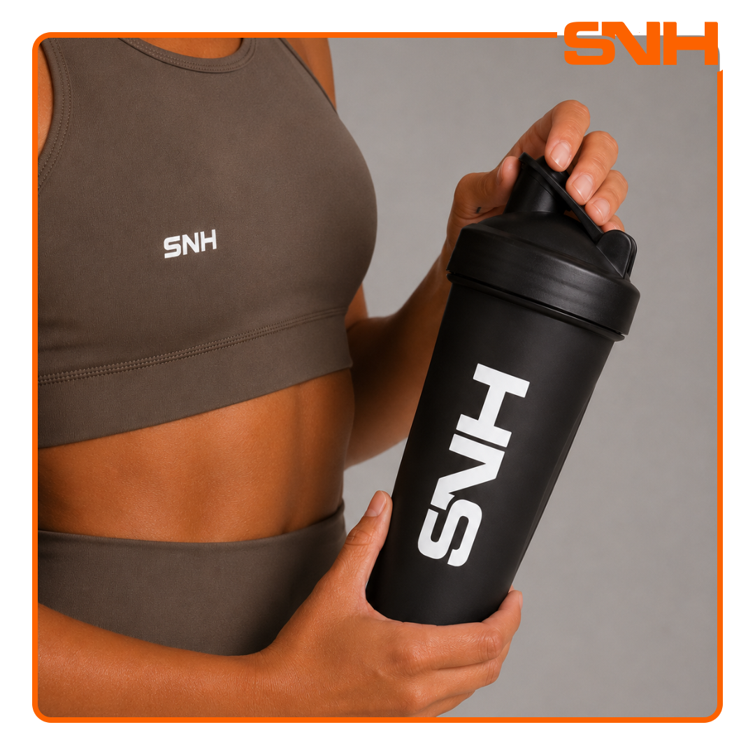 SNH Shaker Bottle 750ml in white, BPA-free leak-proof shaker bottle for protein, pre-workout, and daily training use