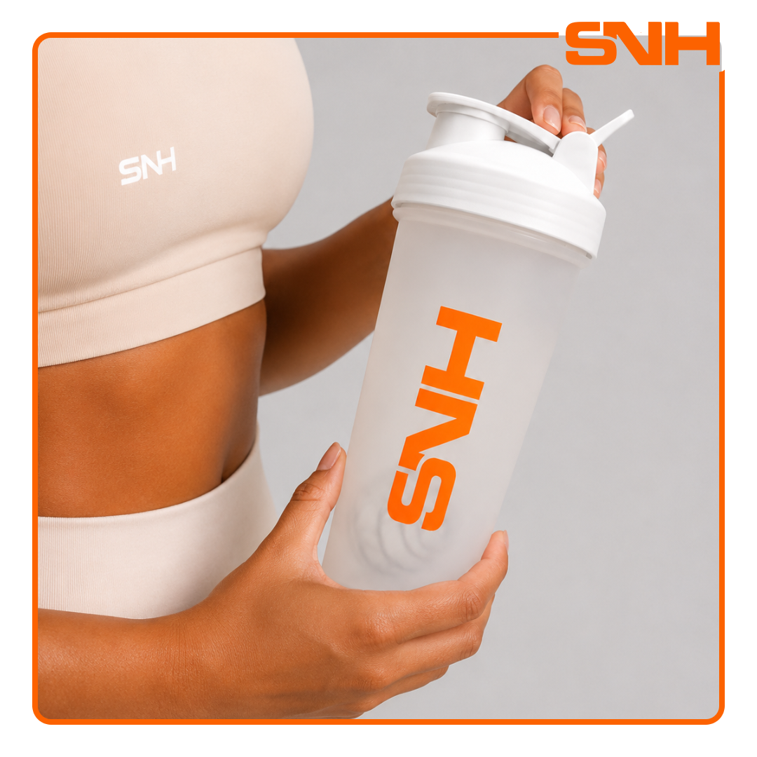 SNH Shaker Bottle 750ml in white, BPA-free leak-proof shaker bottle for protein, pre-workout, and daily training use
