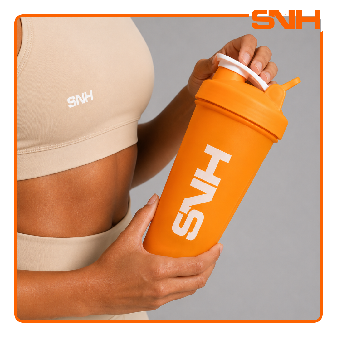 SNH Shaker Bottle 750ml in white, BPA-free leak-proof shaker bottle for protein, pre-workout, and daily training use